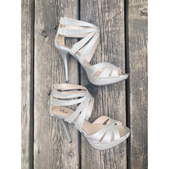 🌸2/$30 Taxi silver strappy high heeled shoes - Picture 3 of 8